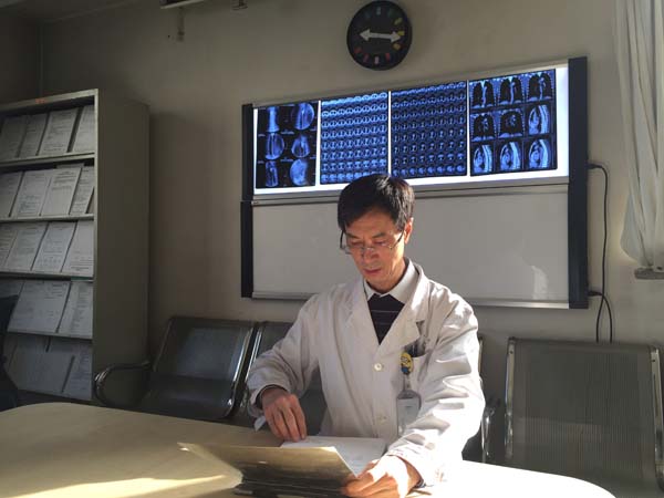 省肿瘤医院胸外二病区主任郭石平.jpg